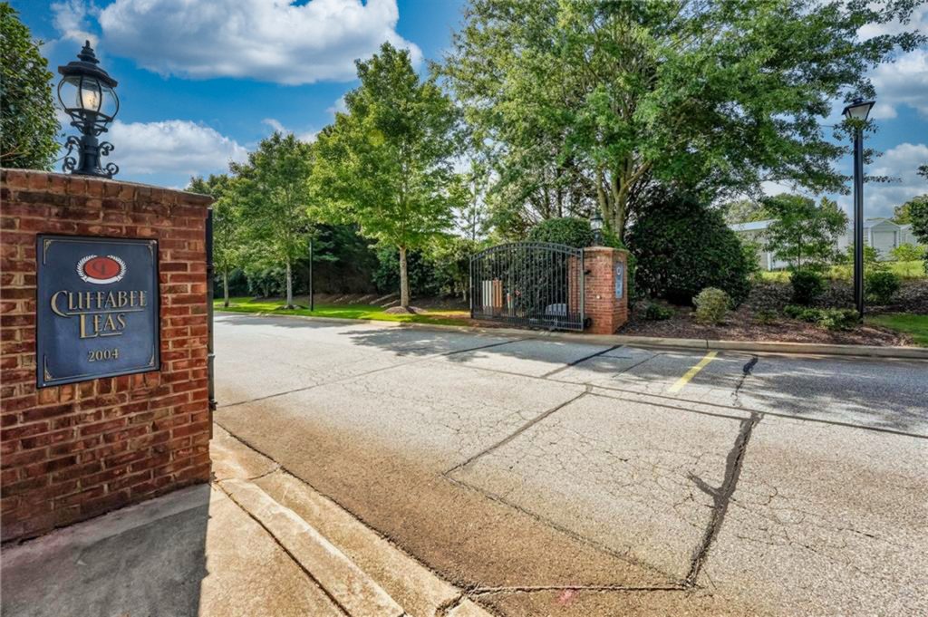 Cliffabee Leas Lake Keowee Real Estate